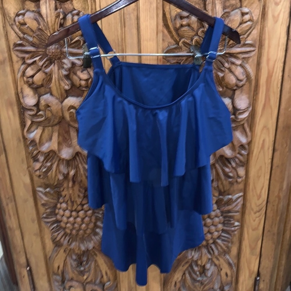 EUC Septangle 18 W navy ruffle tankini top